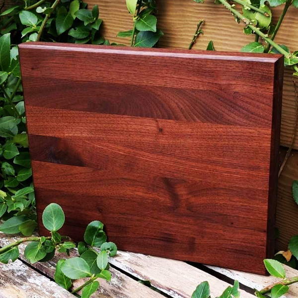 Black Walnut Wood Edge Grain Cutting Board with Beveled Edge & Rubber Grip Feet