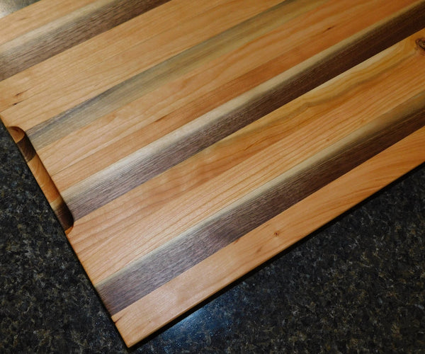 Black Walnut & Cherry Wood Edge Grain Cutting Board - Springhill Millworks