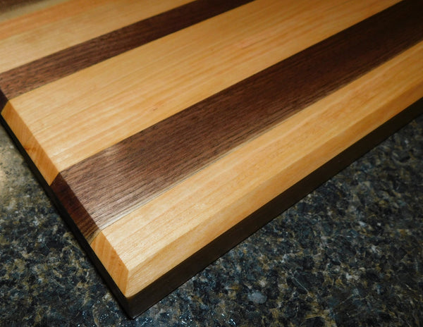 Black Walnut & Cherry Wood Edge Grain Cutting Board - Springhill Millworks