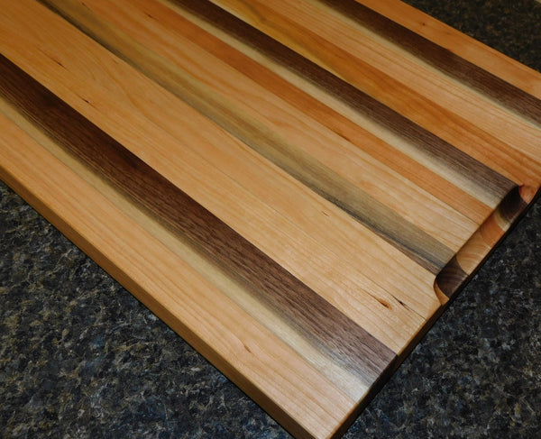 Black Walnut & Cherry Wood Edge Grain Cutting Board - Springhill Millworks