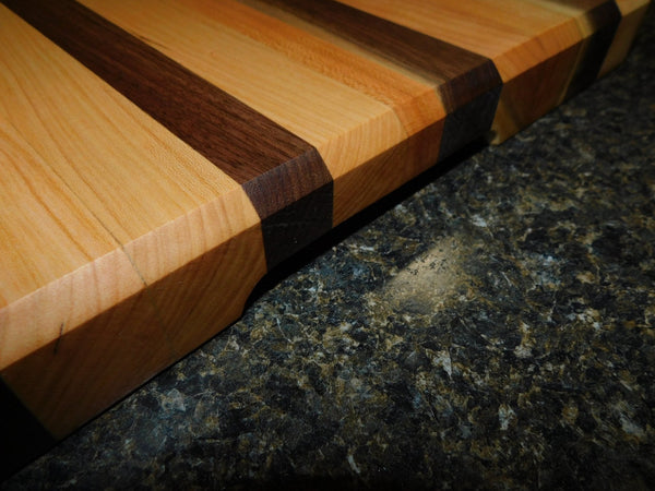 Black Walnut & Cherry Wood Edge Grain Cutting Board with Chamfered Edge - Springhill Millworks