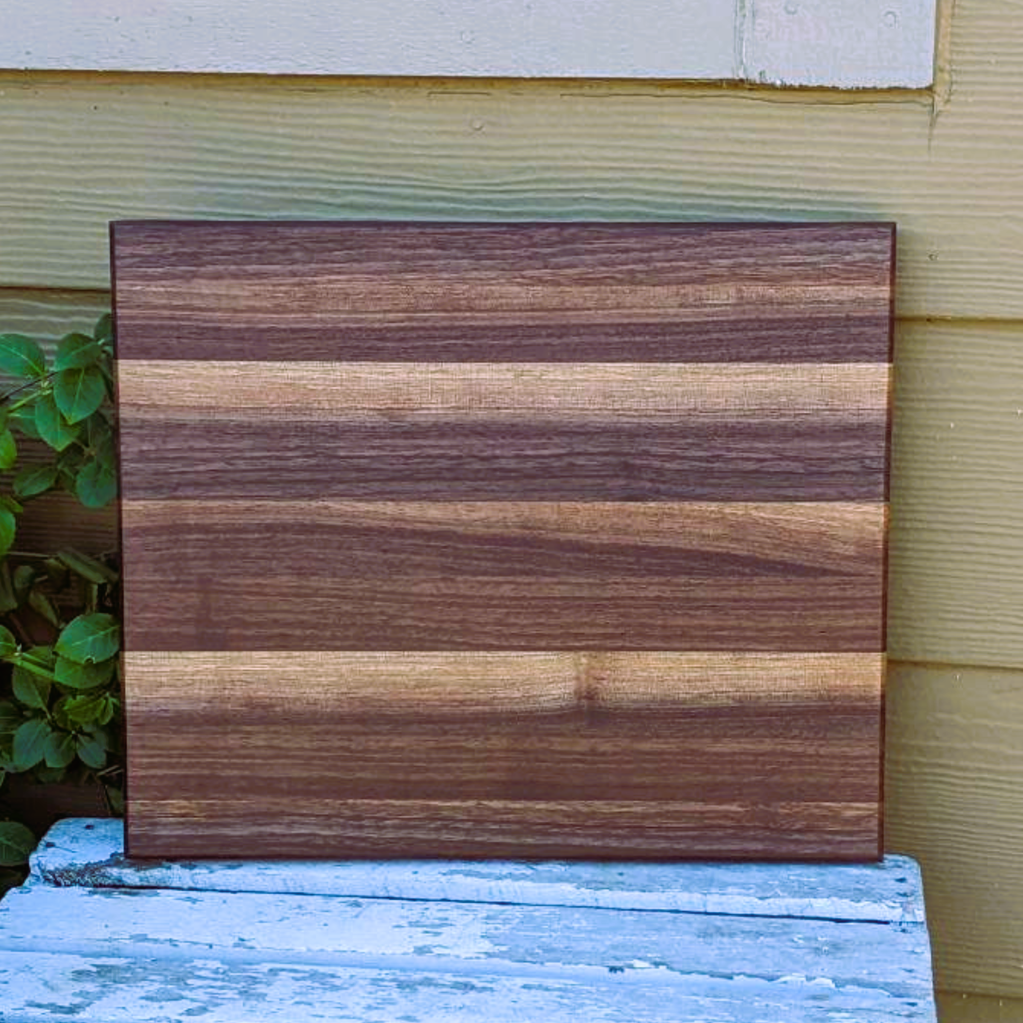 Black Walnut Edge Grain Cutting Board with Hand Grooves and Rubber Feet